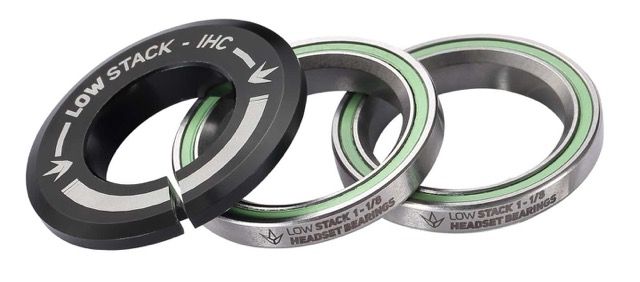 Vairo kolonėlė Blunt Low Stack IHC Black