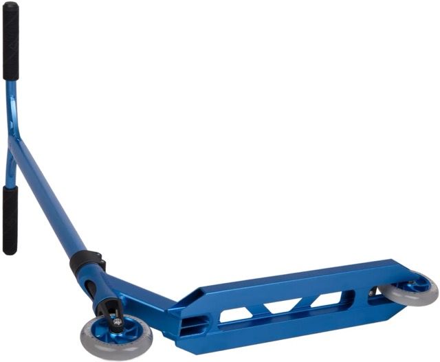 Triukinis paspirtukas Striker Lux Blue