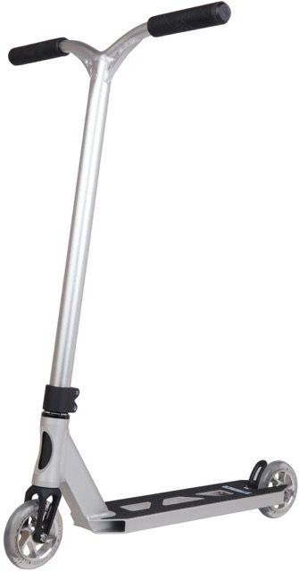 Triukinis paspirtukas Striker Lux Youth Silver