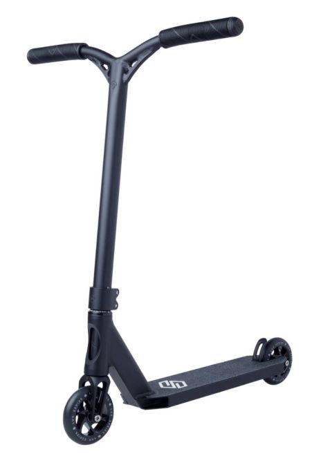 Triukinis paspirtukas Striker Lux Youth Black